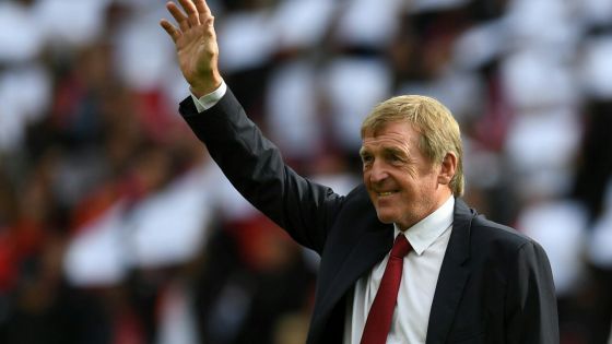 L'ex-joueur et entraîneur de Liverpool Kenny Dalglish, positif au coronavirus, sort de l'hôpital