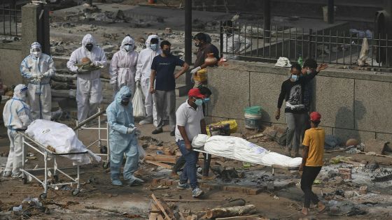 Covid-19 : l'aide internationale afflue en Inde qui déplore un nouveau record de morts en 24 heures