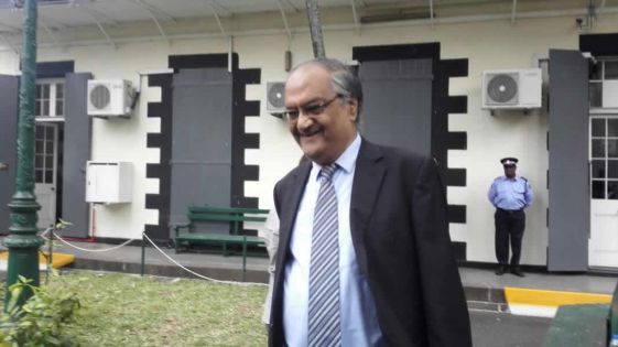 Dev Manraj : «Le ministère des Finances et la FSC n’avaient pas la responsabilité de vendre les parts de Britam»