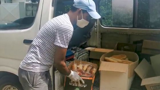 Confinement : Aslam le boulanger vend son pain en mode porte-à-porte 