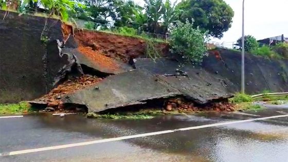Aperçu à Rivière-des-Créoles : effondrement d’un mur de soutènement sur la route en direction de Ferney