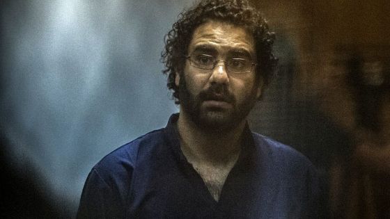 Cinq ans de prison pour Alaa Abdel Fattah, figure de la révolte en Egypte