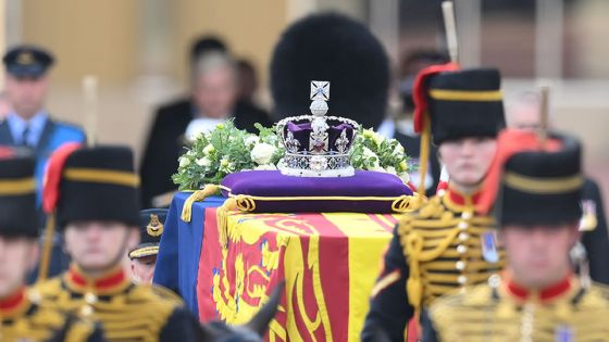 Le cercueil d'Elizabeth II quitte le palais de Buckingham pour d'ultimes adieux