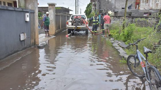 Météo : l’avis de pluies torrentielles reste en vigueur à Maurice 