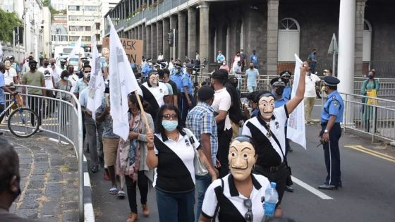 Manifestation de Linion Pep Morisien à Port-Louis : plus de policiers que de manifestants