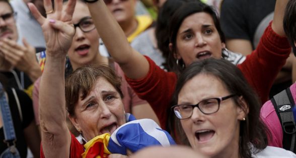 Espagne: le parlement de Catalogne proclame l'indépendance
