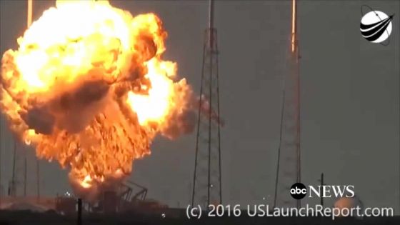 Cap Canaveral : dramatique explosion du satellite de Facebook 