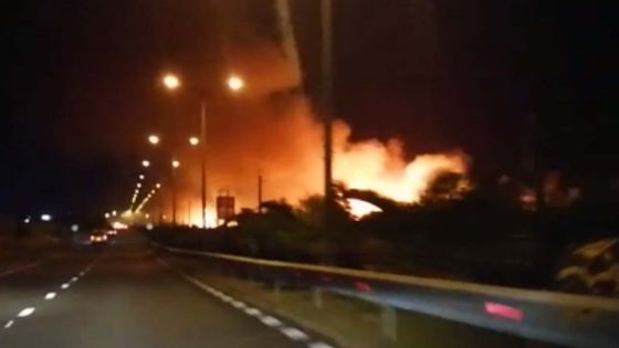 Grand-Baie : des champs de canne ravagés par les flammes