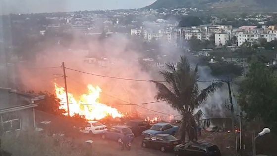 Vallée-des-Prêtres : incendie sur un terrain en friche