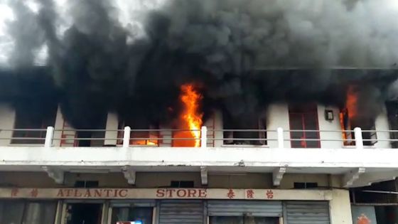 Port-Louis : incendie dans un entrepôt 