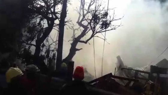À Trèfle : Une maison ravagée par des flammes 