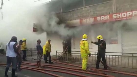 Vallée-des-Prêtres : un supermarché en feu, énormes dégâts