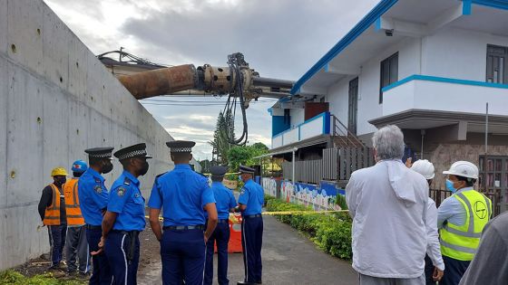 À Floréal : une grue tombe sur un bâtiment abritant une école pré-primaire 