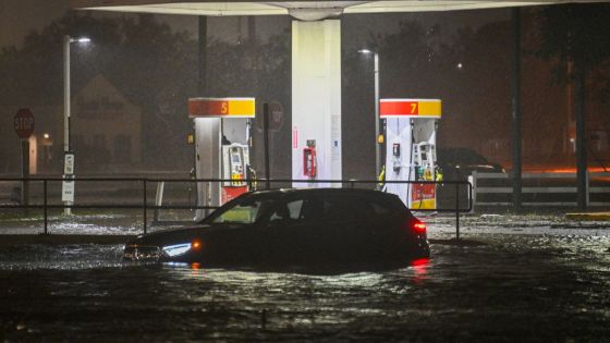 L'ouragan Milton s'abat sur la Floride, 2,5 millions de foyers sans électricité