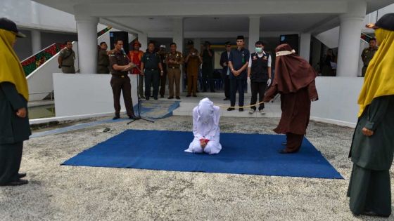 A Aceh en Indonésie : des femmes pour flageller les femmes