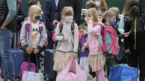 Covid: face au rebond épidémique, la France resserre la vis