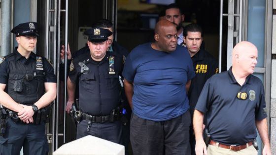 Le tireur présumé du métro new-yorkais arrêté et inculpé d'acte terroriste