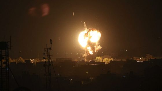 Un mort et 5 blessés dans des raids israéliens sur Gaza, annonce d'une trêve