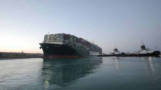Suez : reprise du trafic à la faveur d'une remise à flot de l'Ever Given 