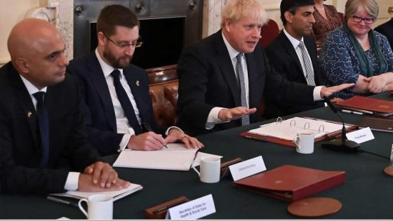 Lendemain de crise tendu pour Boris Johnson après la démission de deux ministres