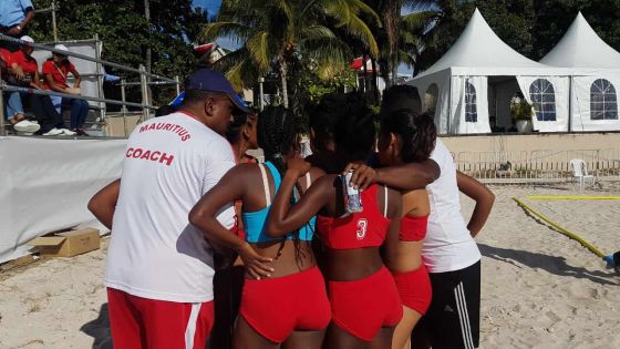 Championnats du monde de Beach Handball : les joueuses rodriguaises arrivent quelques minutes avant le match