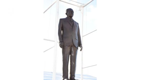[EN IMAGES] Dévoilement de la statue de SAJ au Port-Louis Waterfront