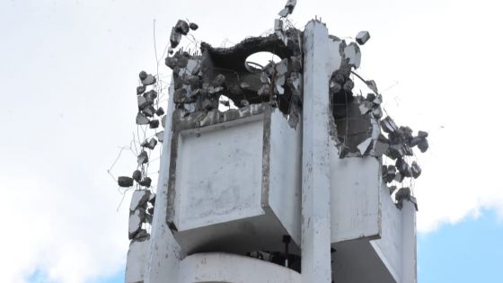 L’horloge de la mairie de Port-Louis démolie : le lord-maire annonce un projet de remplacement