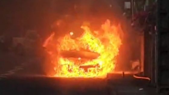 Beau-Bassin : une voiture prend feu