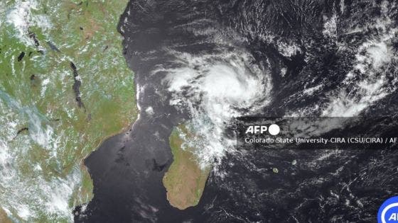 Mayotte confinée commence à ressentir les effets de la tempête tropicale Dikeledi 