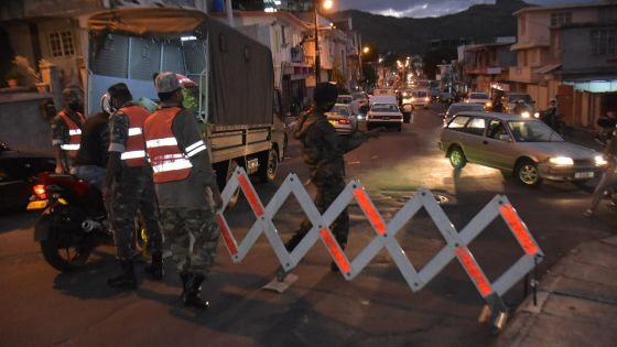 [En images] Covid-19 : Vallée-Pitot désormais zone rouge, les entrées et sorties contrôlées