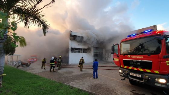 Incendie mortel à Pailles : «Trop tôt pour déterminer l’origine du sinistre», selon Dorsamy Ayacootee 