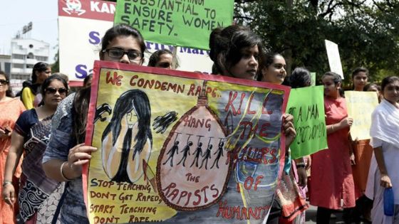 Viol collectif en Inde: les huit accusés plaident non coupable