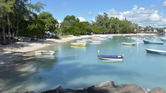 Insécurité sur la plage publique de Grand-Baie : l’hôtesse de l’air se fait voler son iPhone et son argent