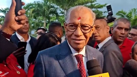 125 ans de SSR : Navin Ramgoolam participe à une cérémonie de dépôt de gerbe à Kewal Nagar