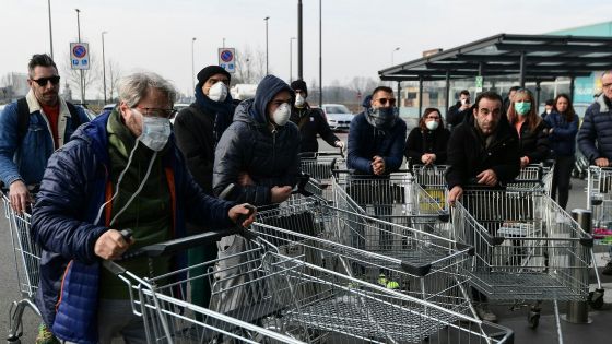 Coronavirus : ruée mondiale sur les supermarchés, mais pas de pénurie pour l'instant