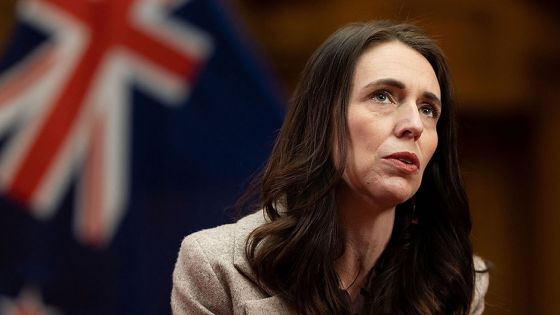 La Première ministre néo-zélandaise interrompue par sa fille lors d'un direct