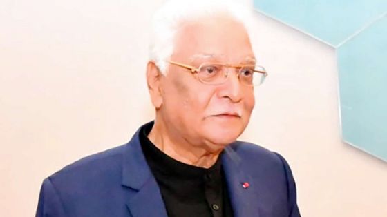 Jean Claude de l’Estrac : «Face au dépérissement des institutions, tout devient prioritaire et le temps passe vite»