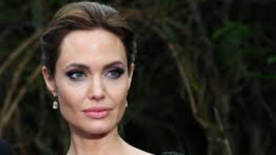 En visite au Pakistan, Angelina Jolie demande une aide accrue pour les victimes des inondations