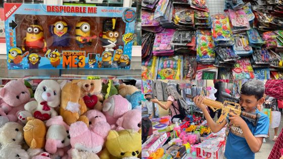 Dans les coulisses des magasins et des foires : les jouets à petits prix pour faire respirer le porte-monnaie