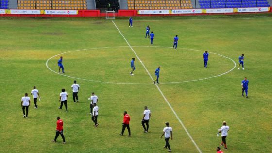 JIOI – Football : les joueurs du Club M découvrent la pelouse du Stade George V à Curepipe
