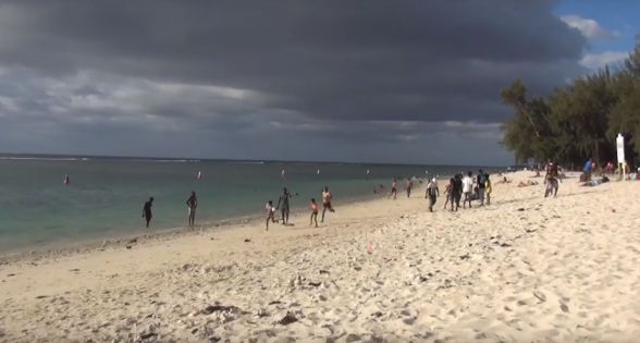 Reportage : un très long week-end à la plage
