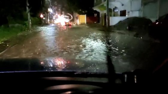 Pluies torrentielles : route inondée à Vallée-des-Prêtres