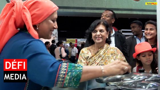 Salon du Déstockage : Lady Sarojini Jugnauth fait son shopping