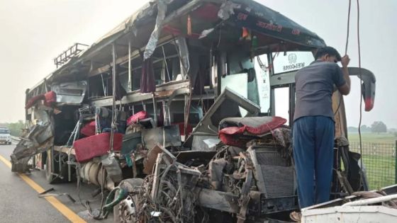 Inde: au moins 18 morts dans la collision entre un bus et un camion