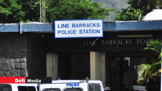 Saisie d’un téléphone cellulaire dans la cellule de Sabapati : le policier reste en détention