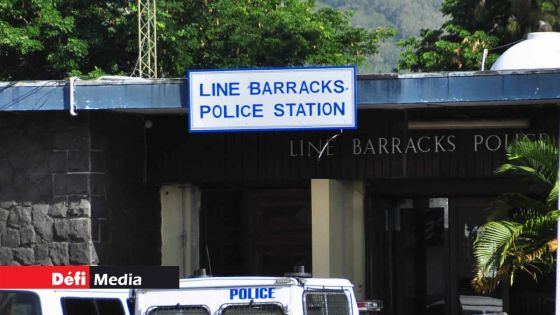 À proximité d’une maison de jeu à Port-Louis - trois enfants en bas âge laissés seuls dans une voiture : un père arrêté 