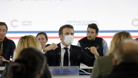 Macron annonce la gratuité du préservatif pour les 18-25 ans en pharmacie en 2023