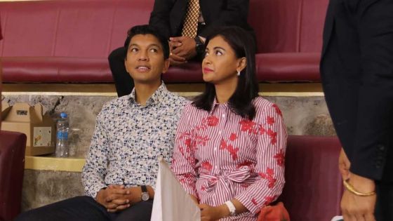 JIOI - Volley-ball : le président malgache, Andry Rajoelina et son épouse, présents dans les tribunes