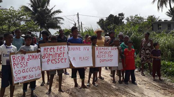 Les pêcheurs de Riambel manifestent pour dénoncer l’accès difficile à la plage 