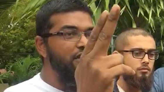 Plaine-Verte : un manifestant dénonce un «fauteur de troubles» qui a mimé un pistolet avec ses doigts devant deux policiers